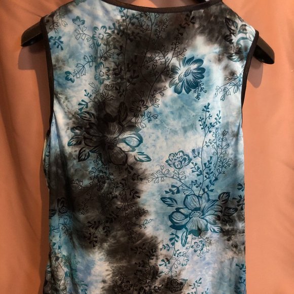 EEUC V-neck sleeveless blouse with texture (XL) - Picture 4 of 4